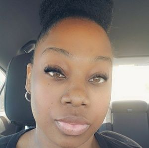 Meet your Posher, Dominique